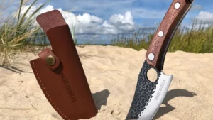 Matsato Chef Knife delivers with its ergonomic handle. Designed to fit comfortably in your hand, this knife reduces fatigue during extended use, making it a favorite among both home cooks and professional chefs.