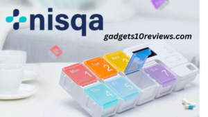 A compact digital pill box with seven compartments, each labeled with a day of the week. Transparent lids reveal colorful pills inside. Text reads: "Qinux Nisqa - Organize Your Medication Routine.